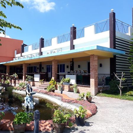 Sea Garden Resort Iloilo Екстер'єр фото