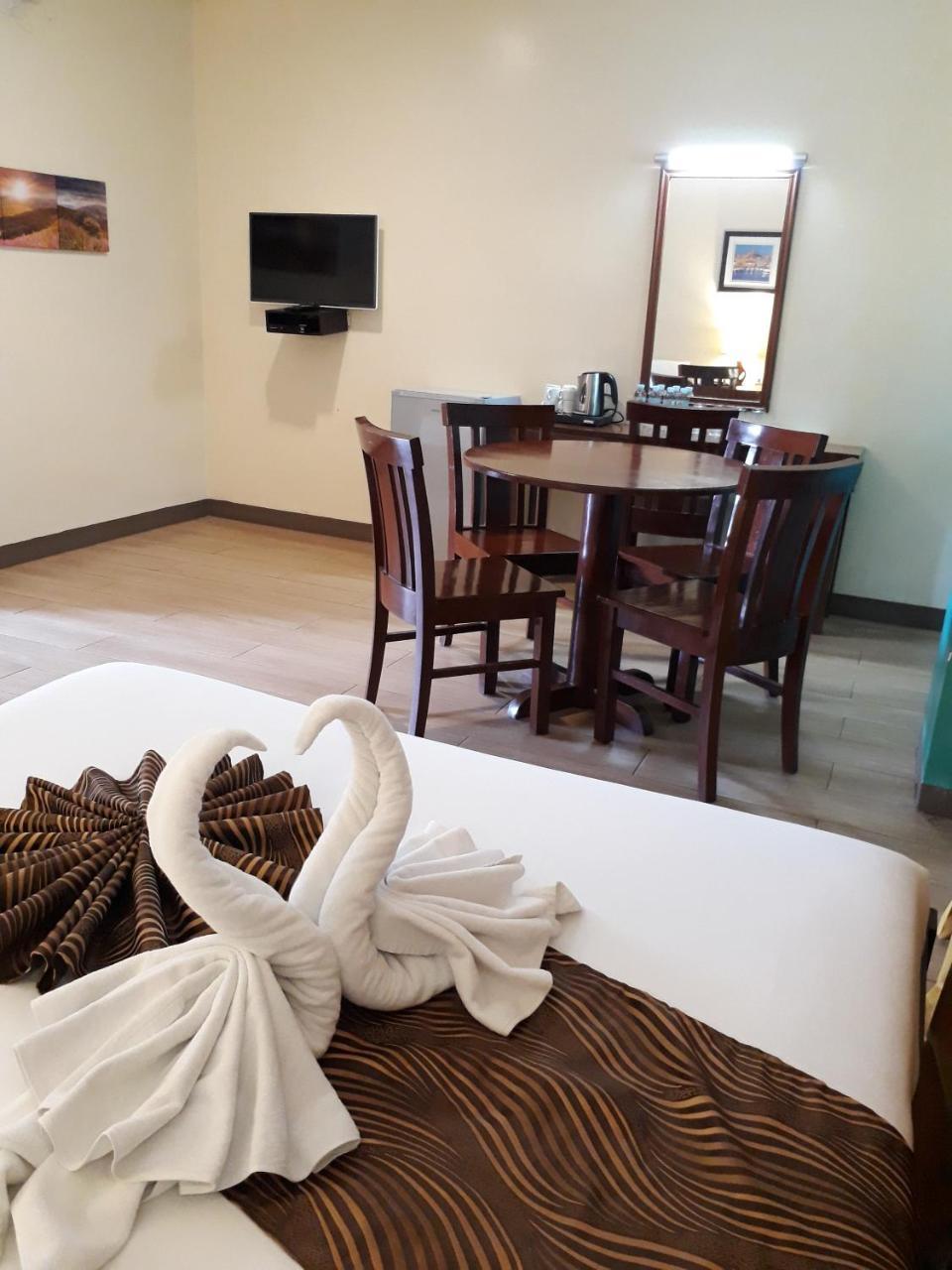 Sea Garden Resort Iloilo Екстер'єр фото