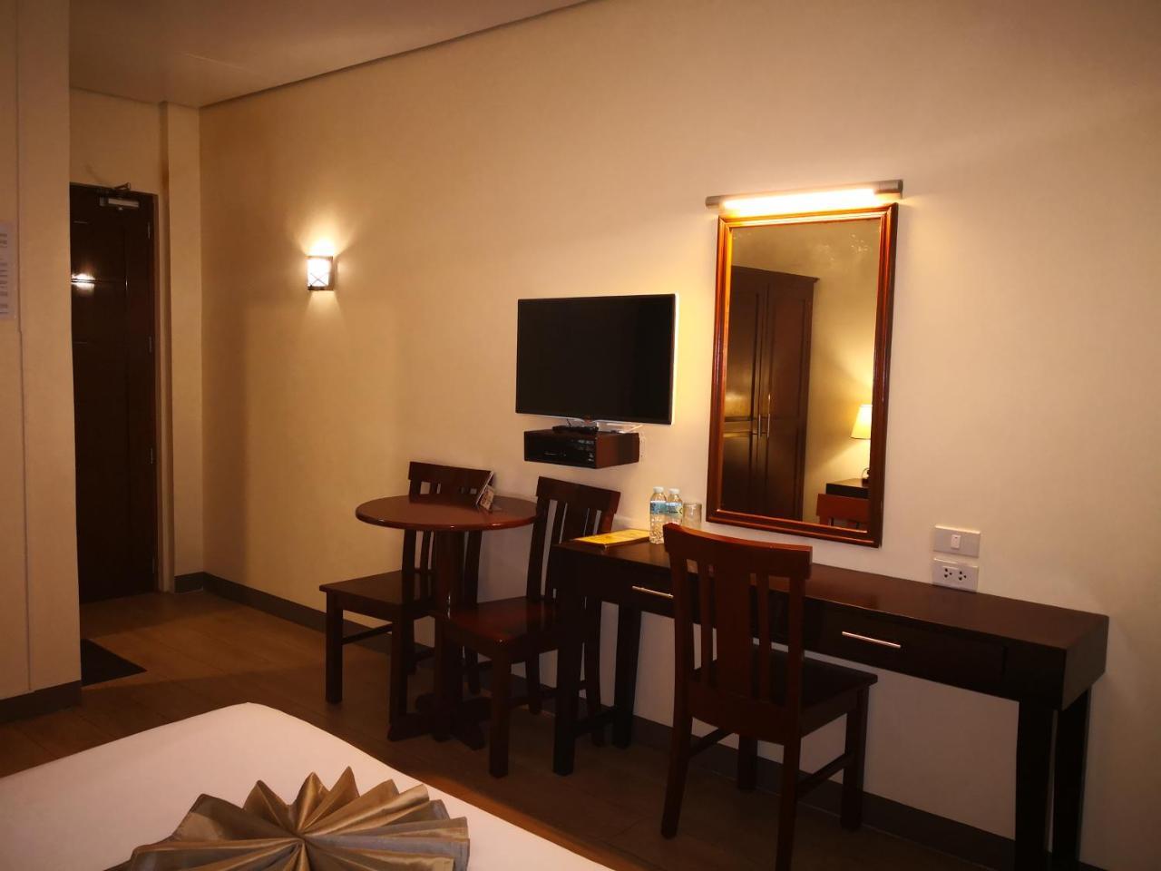 Sea Garden Resort Iloilo Екстер'єр фото