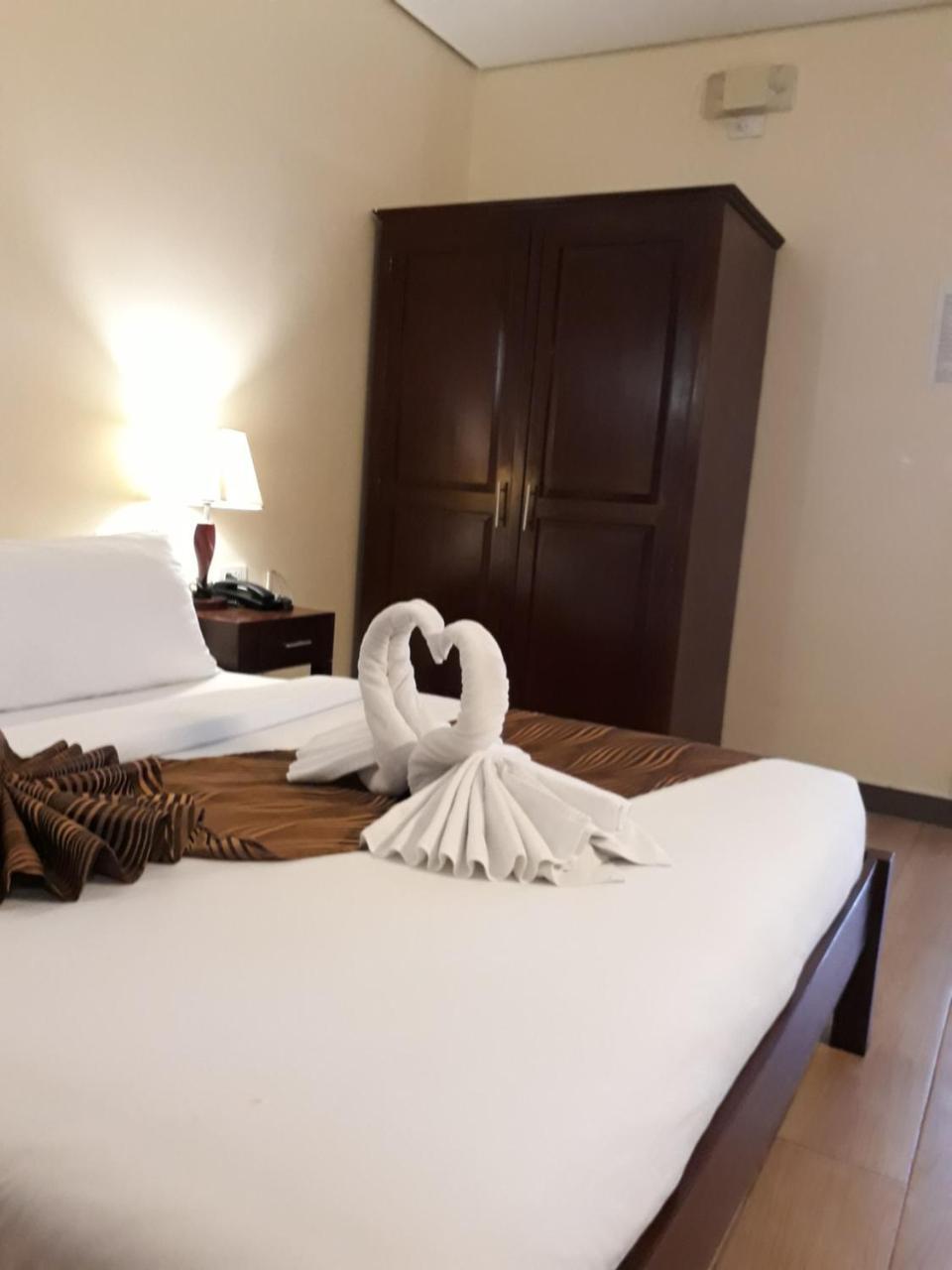 Sea Garden Resort Iloilo Екстер'єр фото