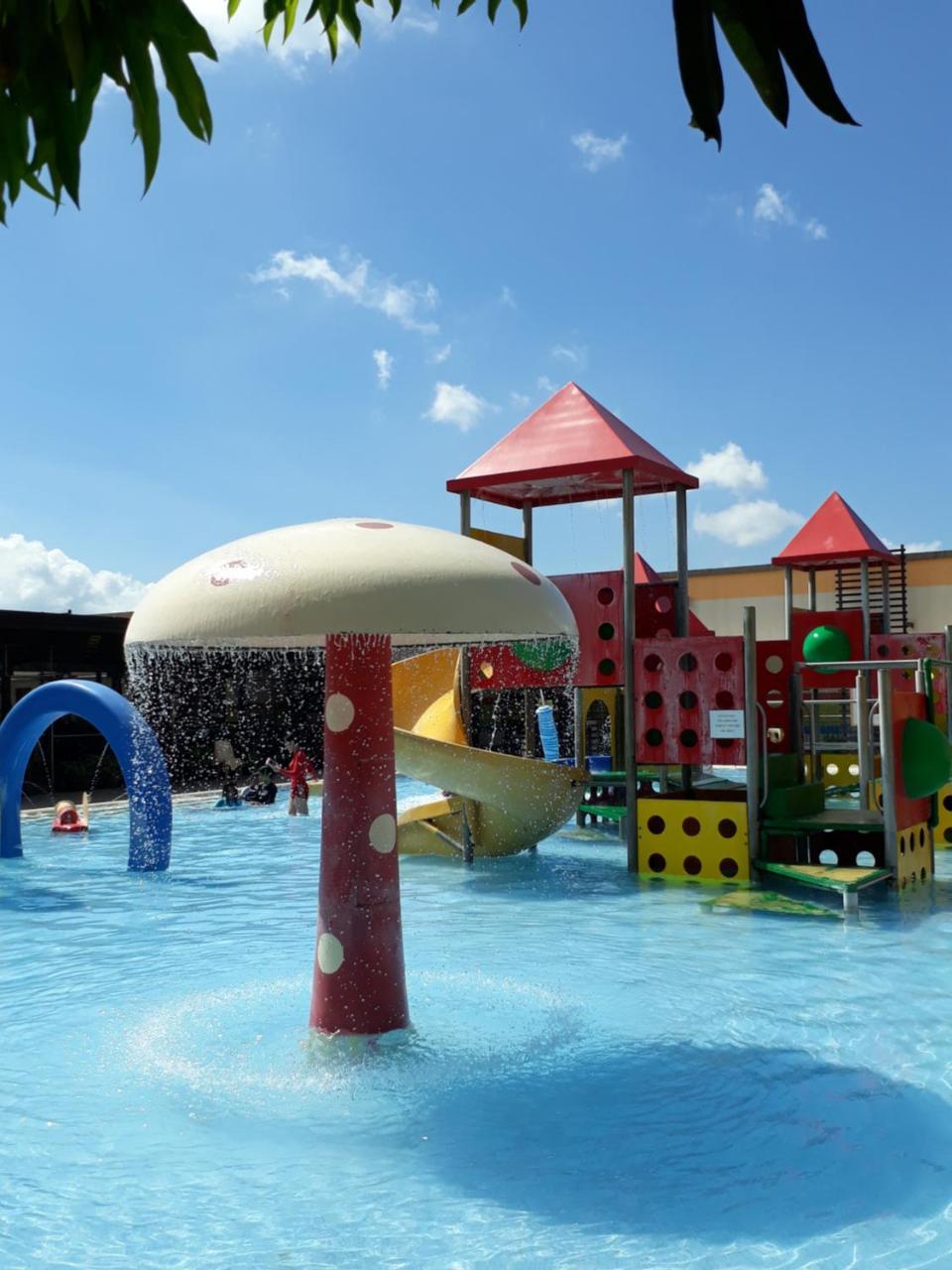 Sea Garden Resort Iloilo Екстер'єр фото